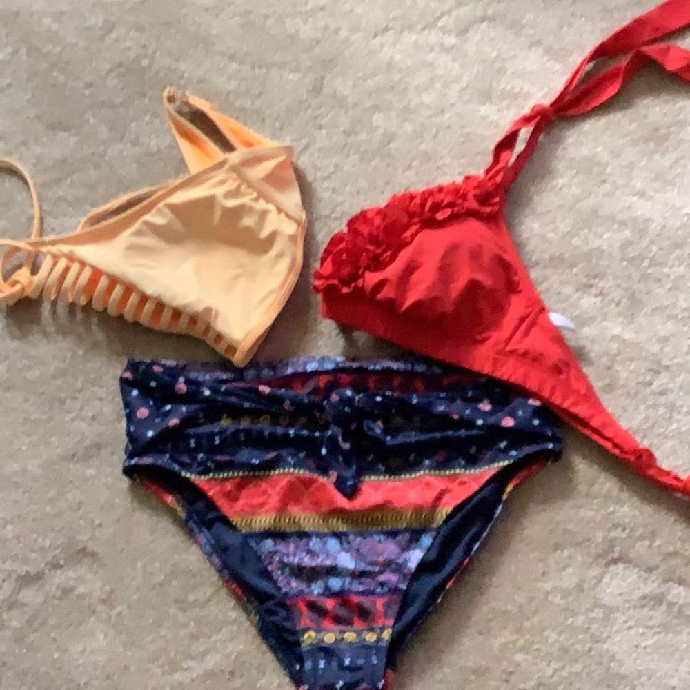 Bikini Bundle (3) pieces Jessica Simpson bottom L NWOT top Kenneth Cole …